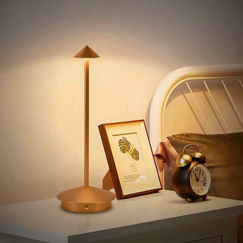 Ember Aura table lamp