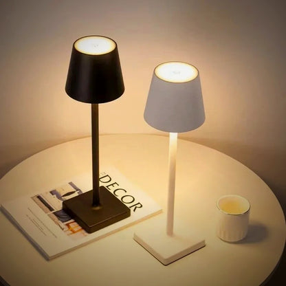 Marin lamp in black and white on a round table